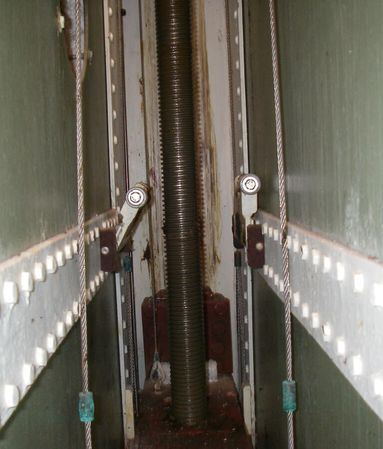 one of two 50mm screws that raise/lower keel one of two 50mm screws that raise/lower keel