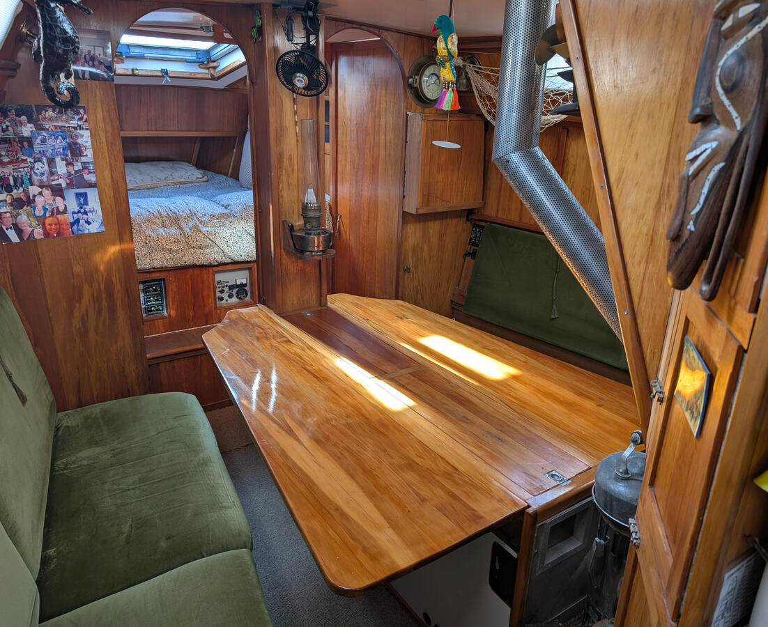 Saloon table sides deployed Saloon table sides deployed