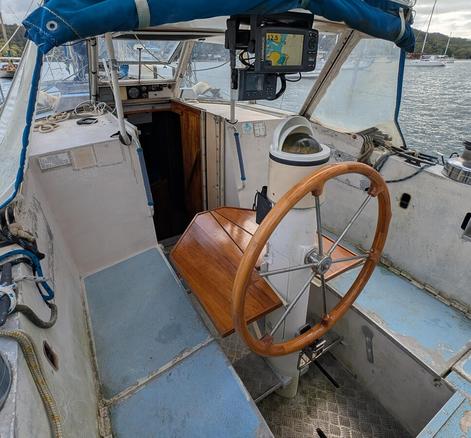 Cockpit table w instruments facing aft Cockpit table w instruments facing aft