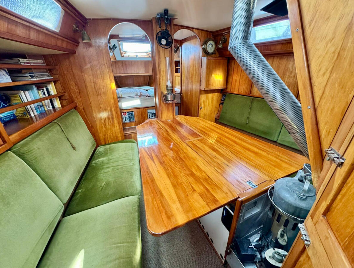 Saloon portside Saloon portside