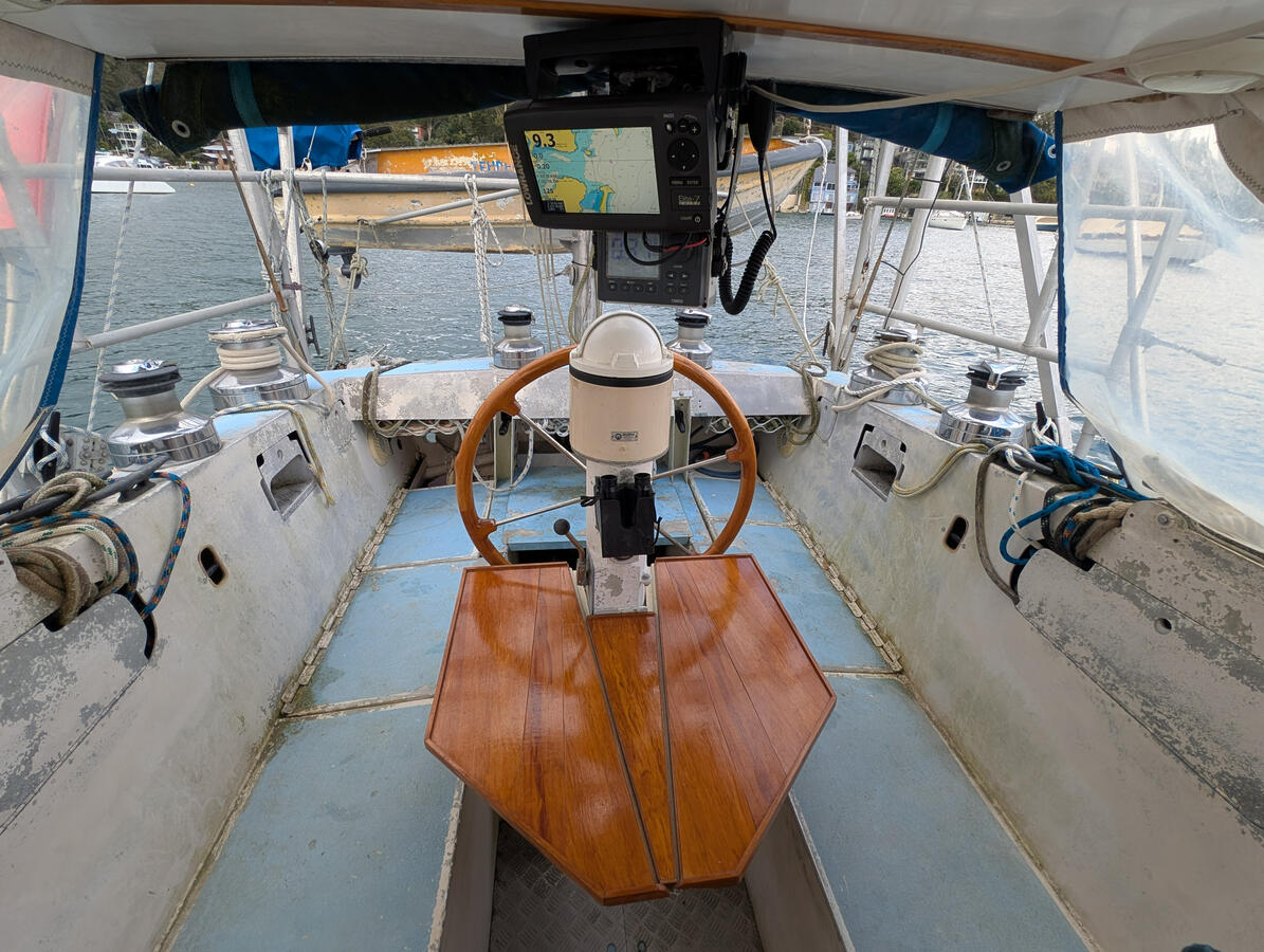 Cockpit table w instrument sfacing forward Cockpit table w instrument sfacing forward